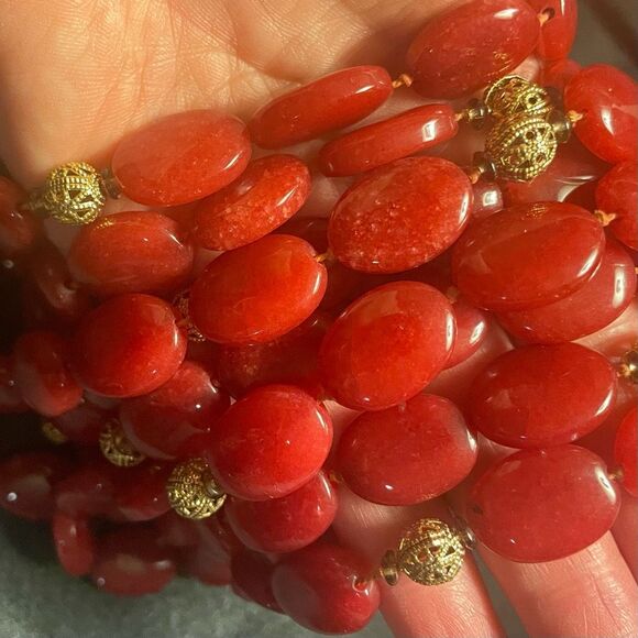 🏖️SOLD🏖️ Coral Five Strand Vintage Necklace with Gold Filagree Beads - Picture 8 of 9